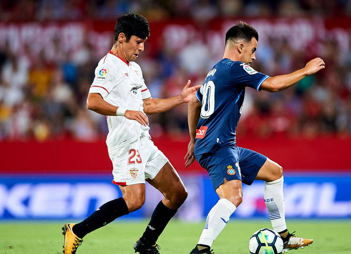 塞维利亚打破魔咒，队员们庆祝冠军(塞维利亚又夺冠了)