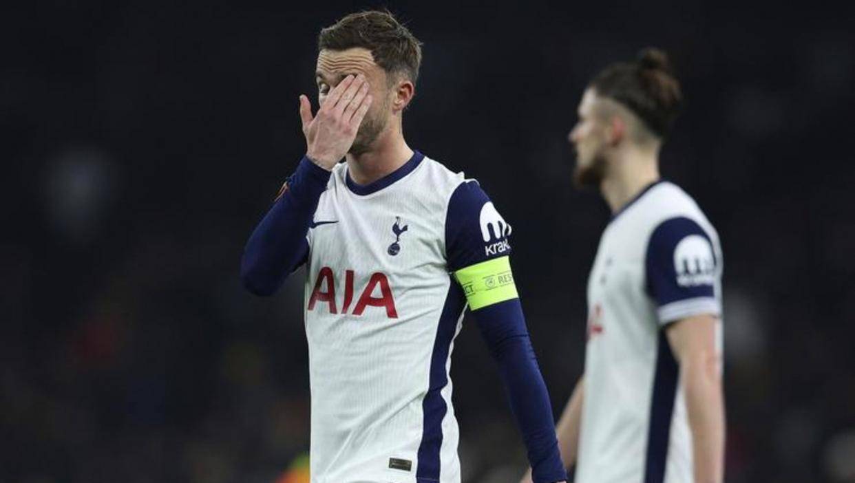 九州娱乐app-热刺后防失误频出，遭遇惨败后积分榜下滑(热刺成绩下滑)